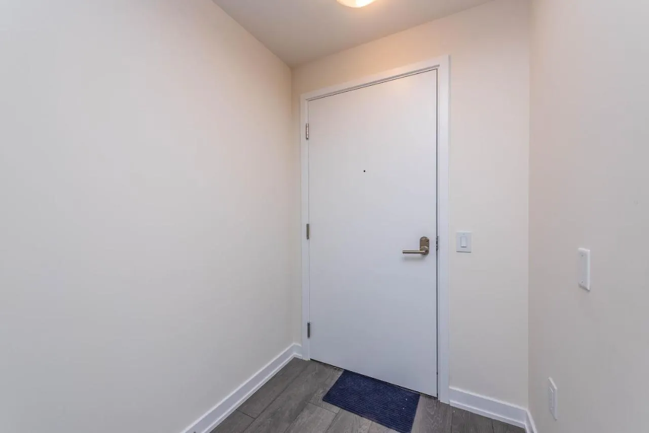 Апартаменты Pristine 1Br + Den -Harbour Front Toronto Downtown - Канада