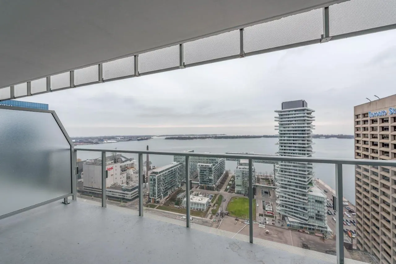 Апартаменты Pristine 1Br + Den -Harbour Front Toronto Downtown -