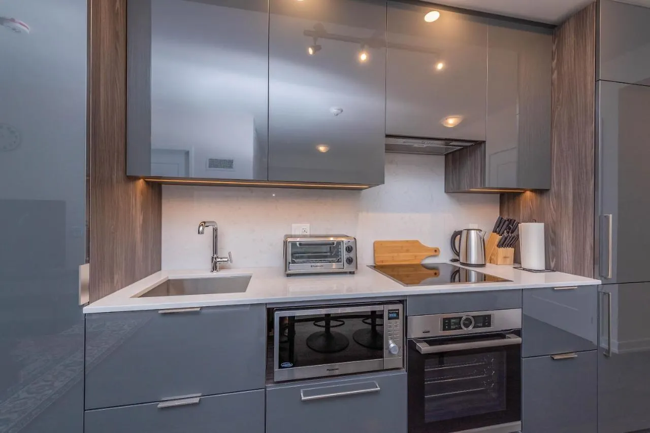 Апартаменты Pristine 1Br + Den -Harbour Front Toronto Downtown - 0*,  Канада